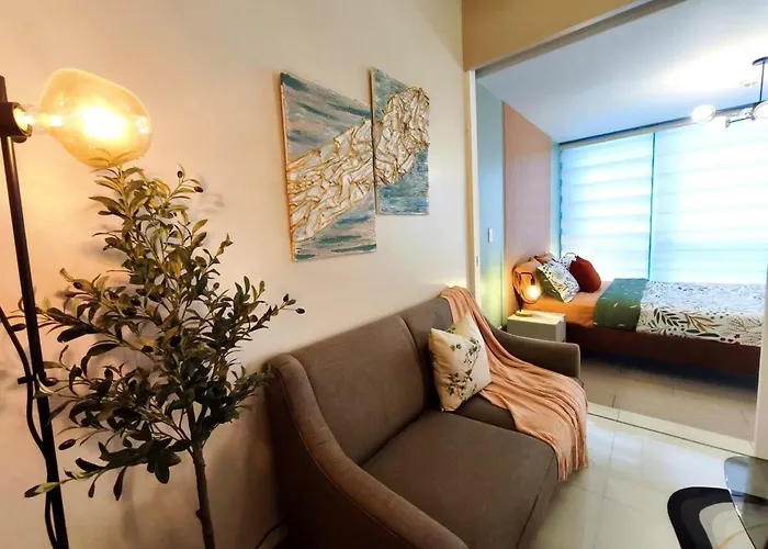 In Bgc - Uptown Mall Apartment