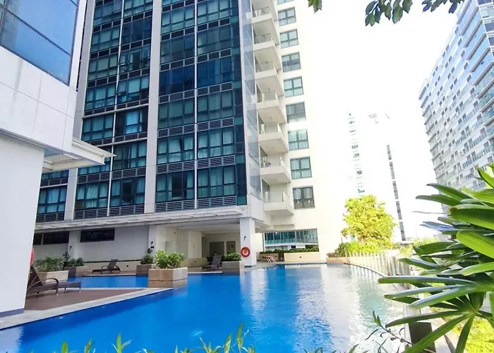 In Bgc - Uptown Mall Apartment *